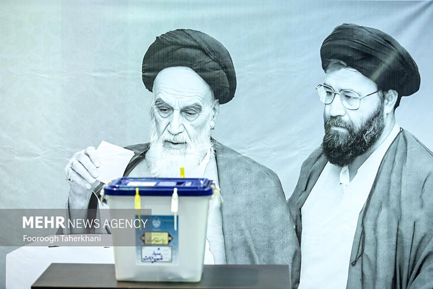 عکس منتخب/قابی متفاوت از سالن رای‌گیری انتخابات/فروغ طاهرخانی/مهر
